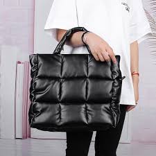 Bolso Acolchado de Cuero Fiorky: Versatilidad y Estilo