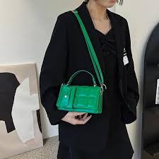 Elegancia en Cada Bolsa: Bolsos de Mano para Mujer