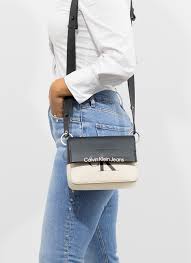 Bolso Cruzado Sculpted Boxy de Calvin Klein Jeans