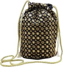 Bombonera Hindú: Elegante Bolso Negro para Todas Ocasiones