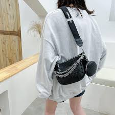 Accesorios Esenciales: Bolsos y Carteras para Mujer