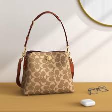 Bolso Coach Willow: Elegancia y Estilo